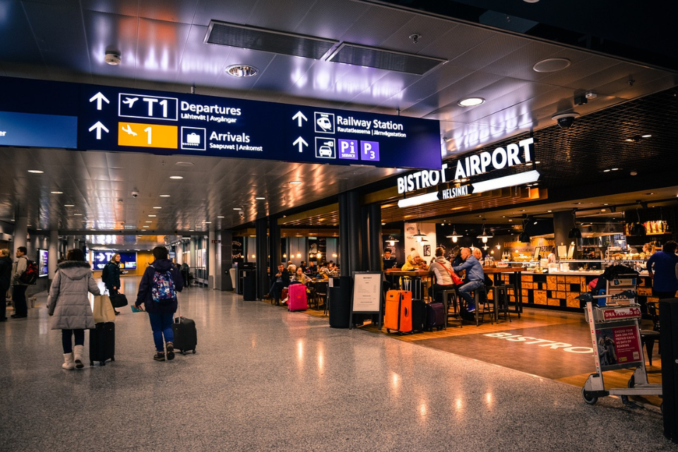 מסמכי נסיעה דיגיטליים חוזרים לפעולה בנמל התעופה הלסינקי בפינלנד
