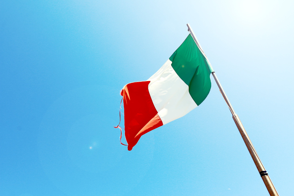 יותר מ-600,000 בקשות מציפות את הגרלת ויזות העבודה של איטליה לשנת 2024