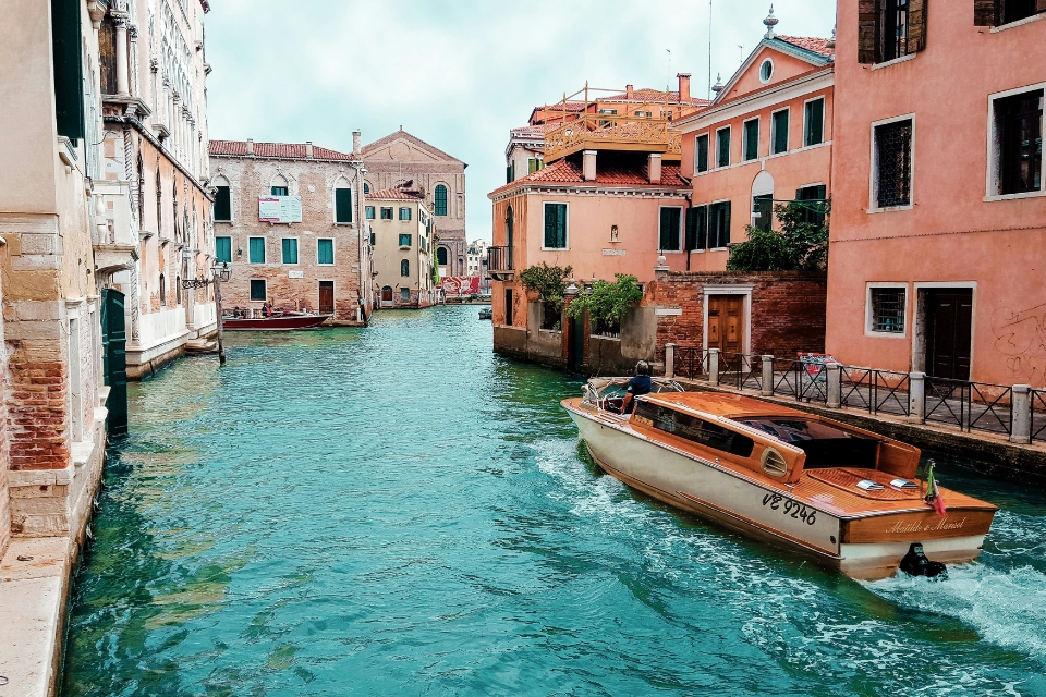 משפט מס התיירות בוונציה מסתיים בכישלון לשים קץ לתיירות היתר